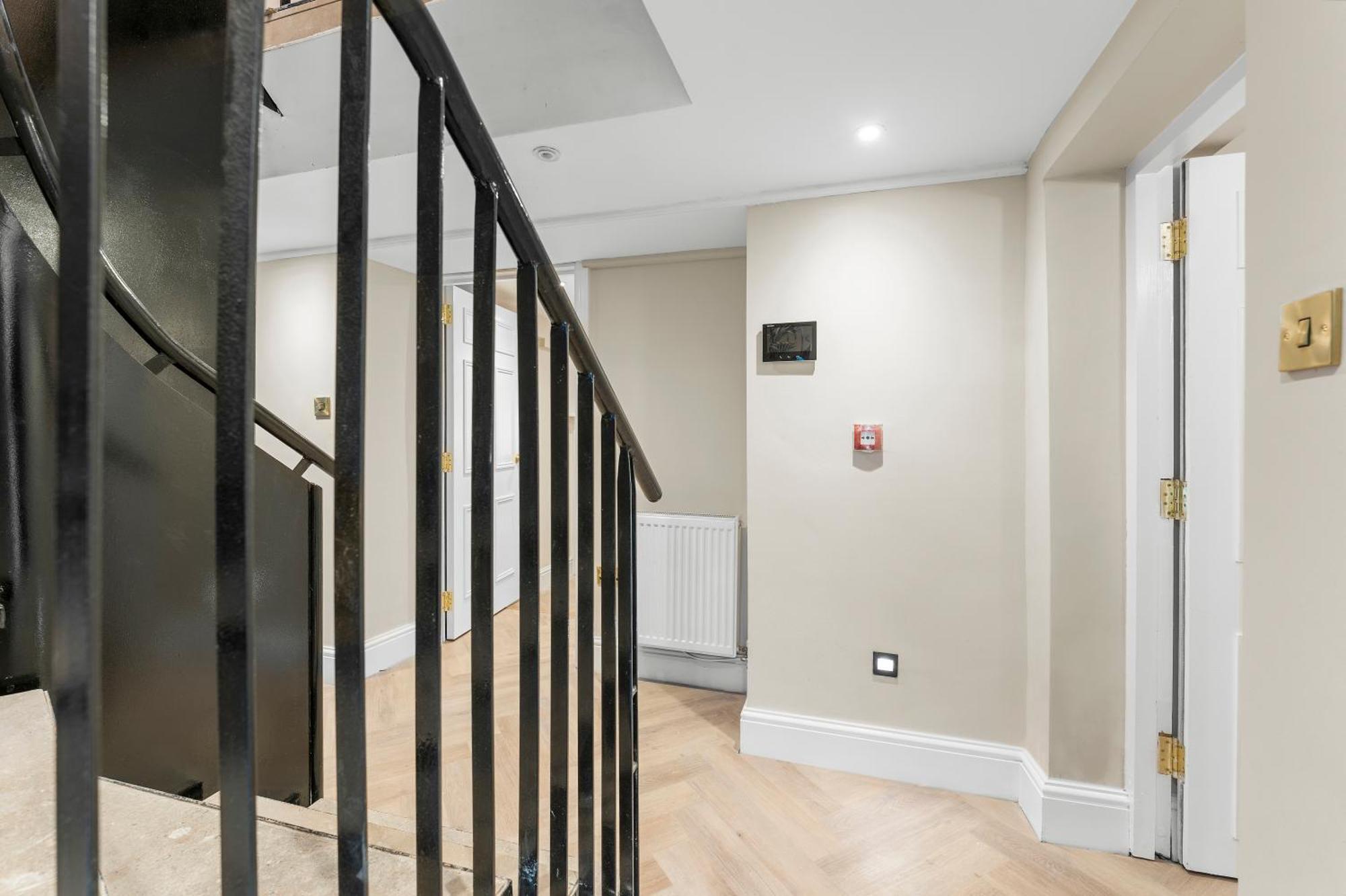 5 Star Lux Abode In - Games Apartment