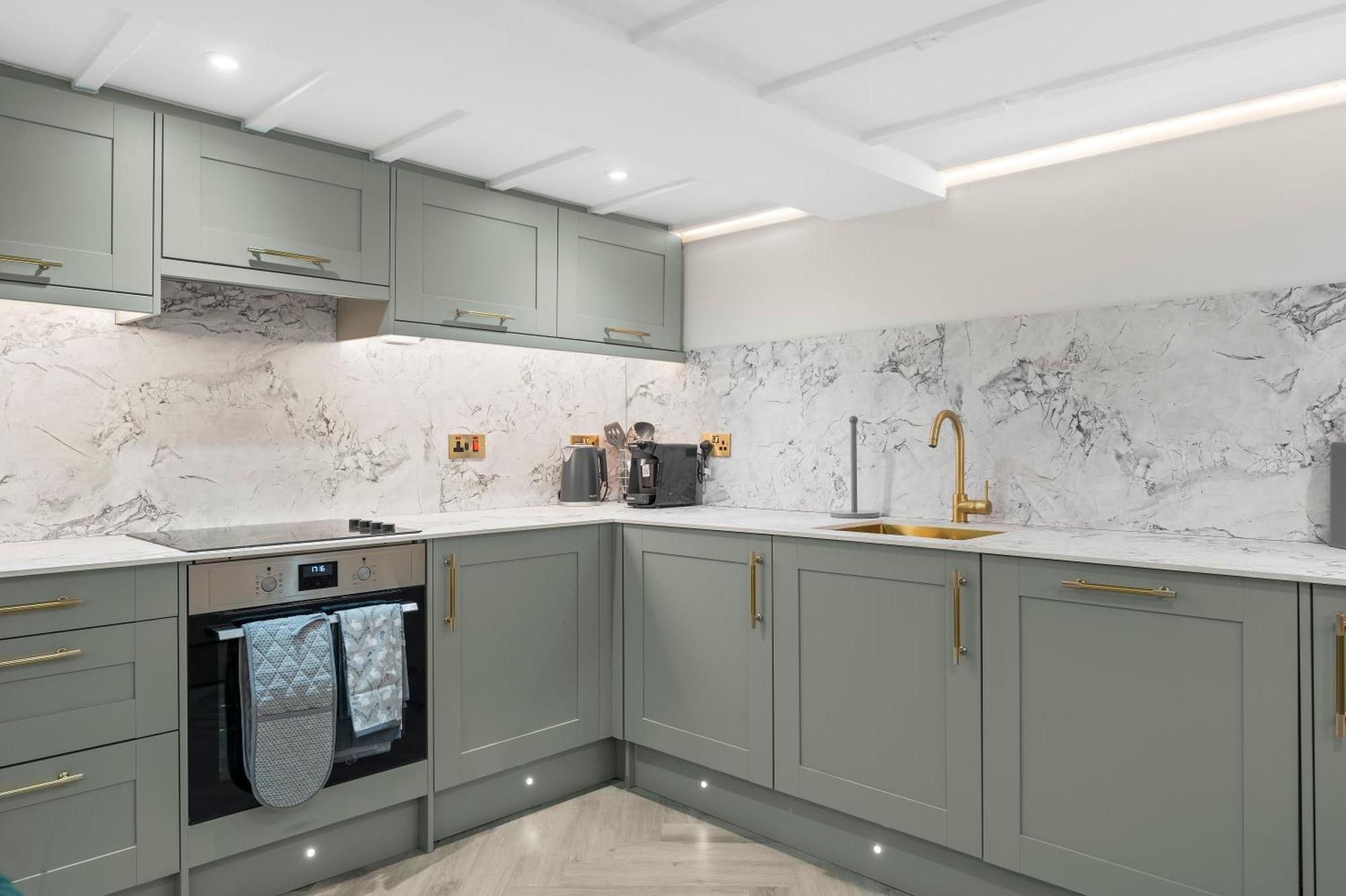 5 Star Lux Abode In - Games Apartment