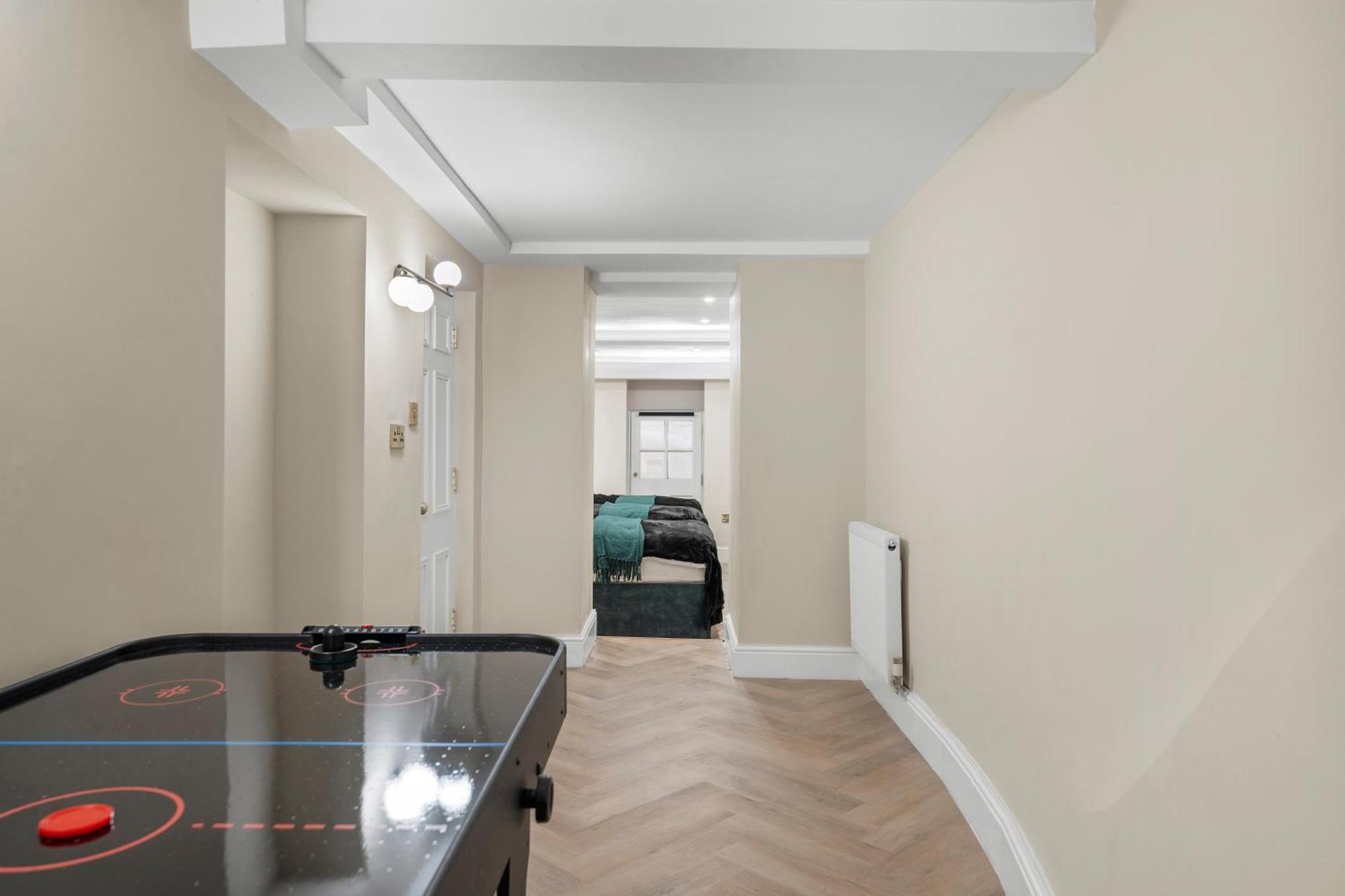 Apartment 5 Star Lux Abode In - Games