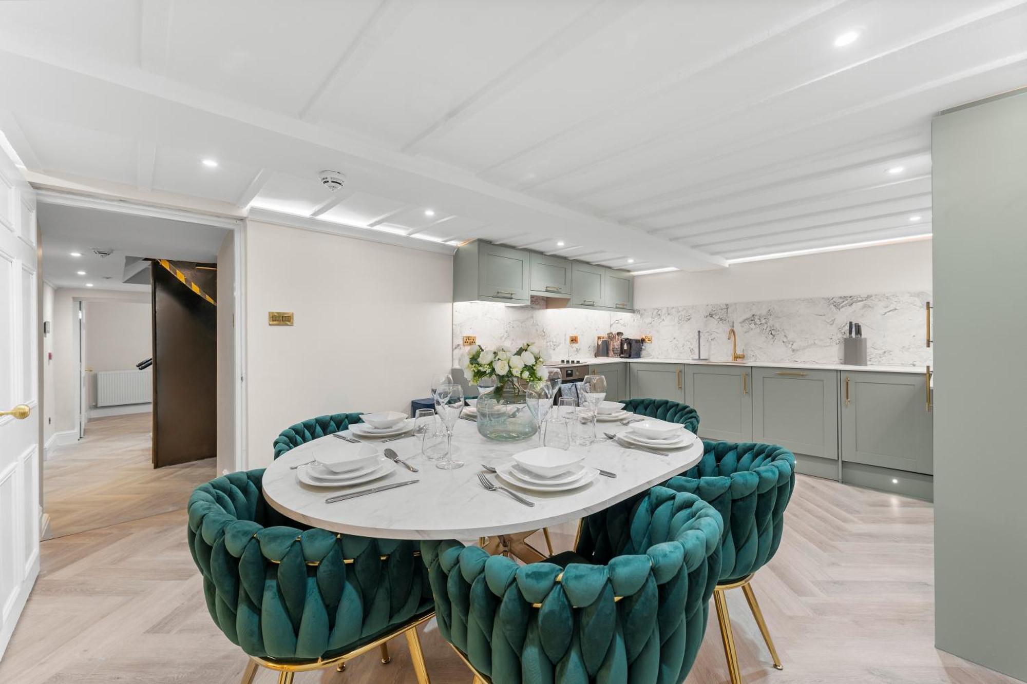 5 Star Lux Abode In - Games