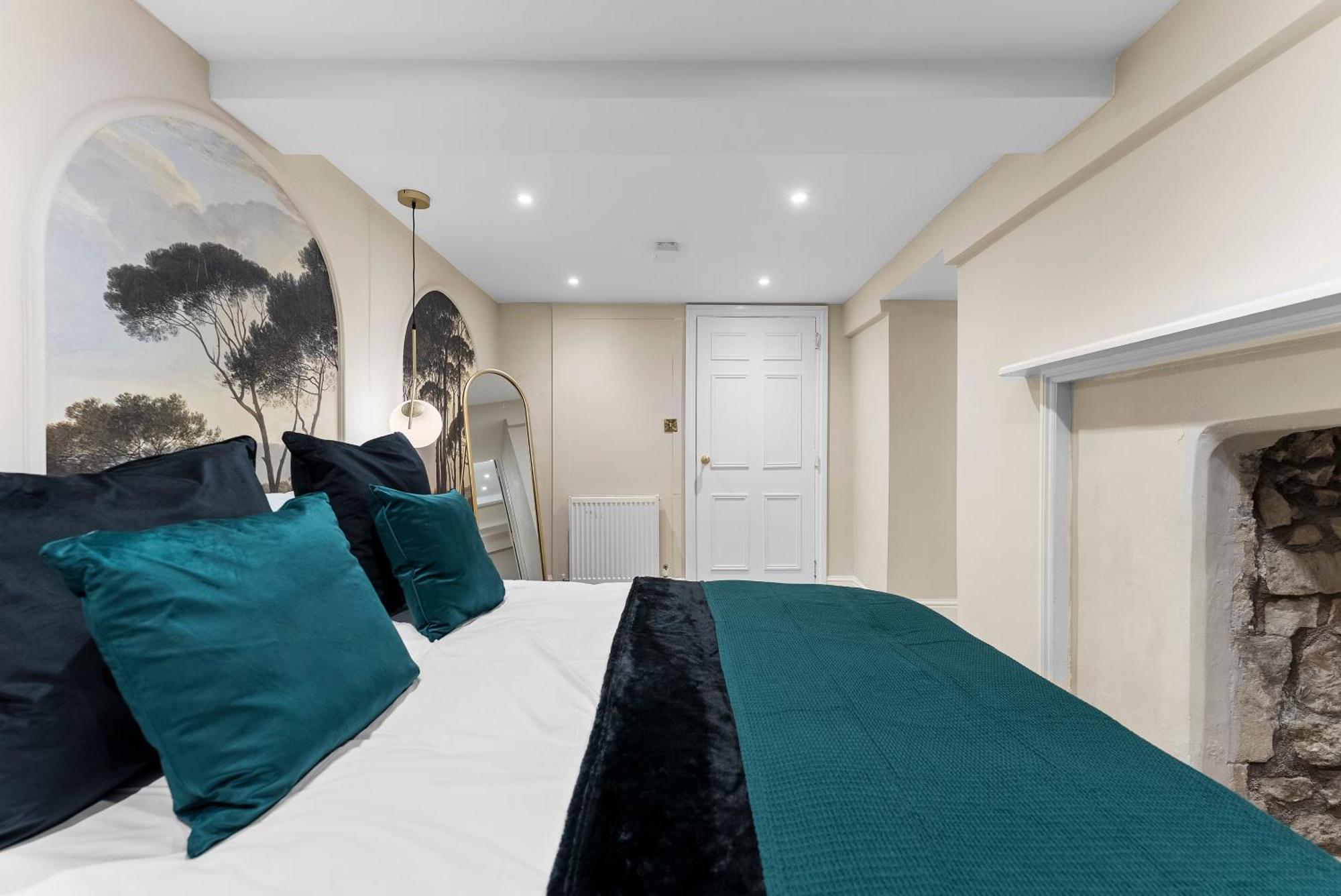 5 Star Lux Abode In - Games Apartment