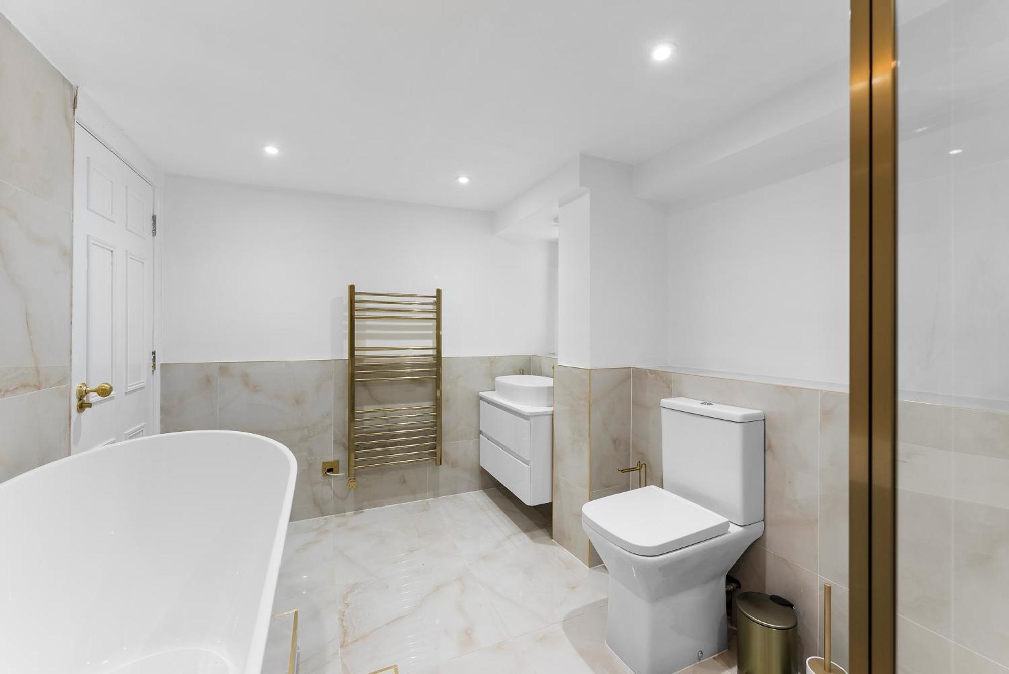 5 Star Lux Abode In - Games