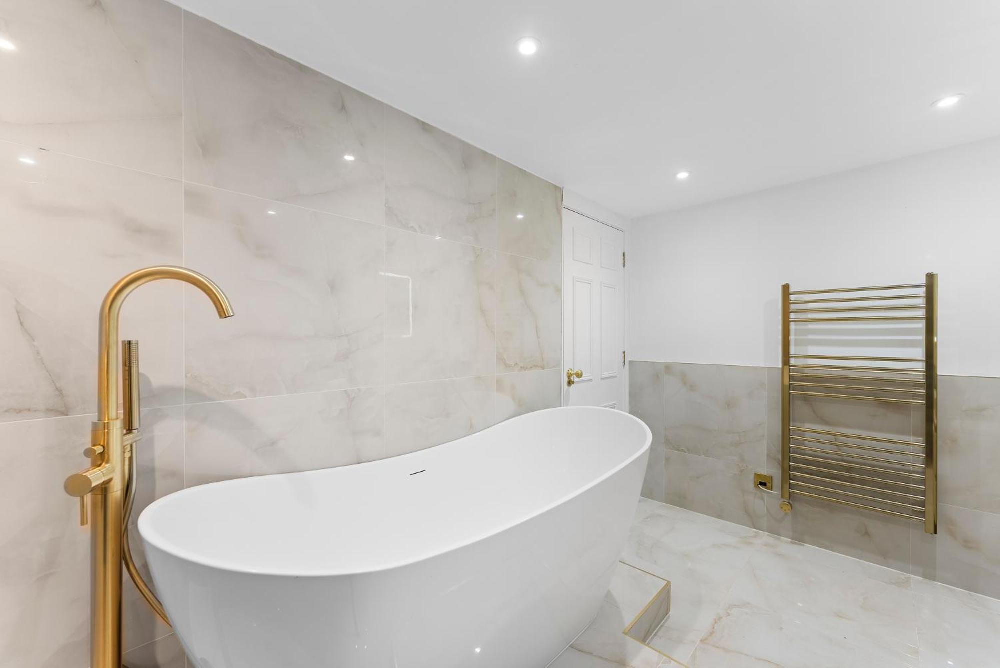 Apartment 5 Star Lux Abode In - Games Bath