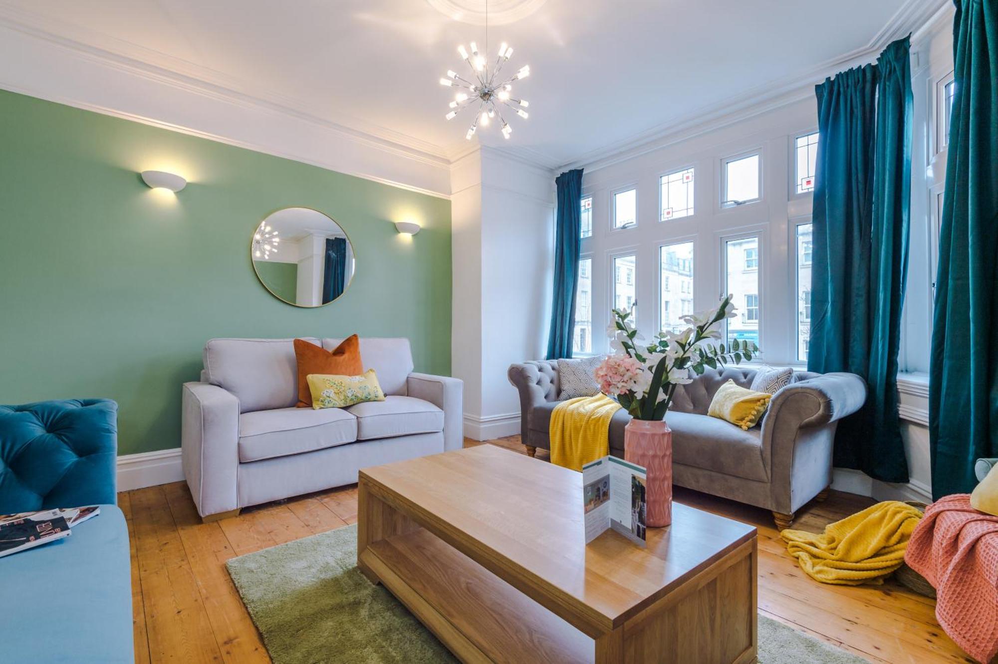 Purestay Bath: Five-bedroom House With Parking Holiday home Bath