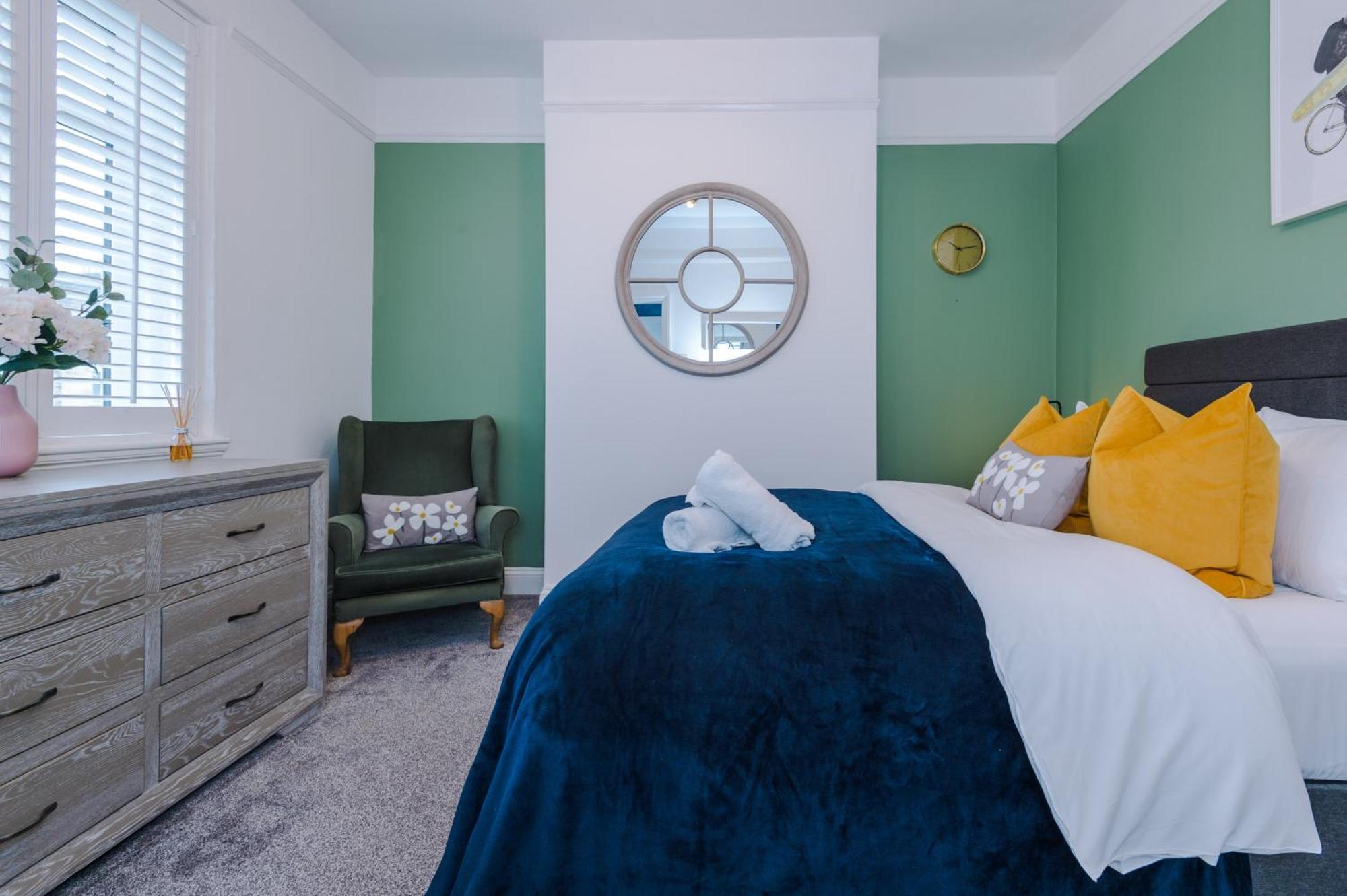 Purestay Bath: Five-bedroom House With Parking Holiday home *