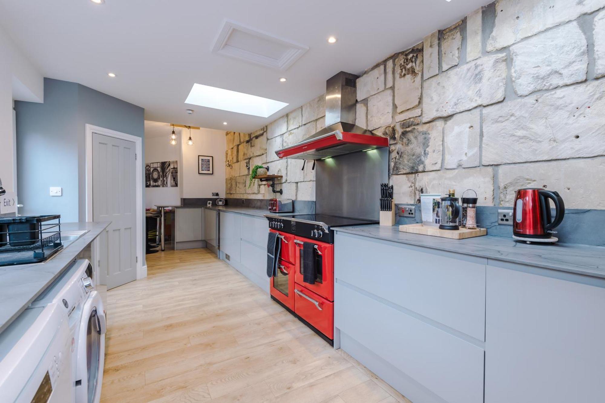 Purestay Bath: Five-bedroom House With Parking *