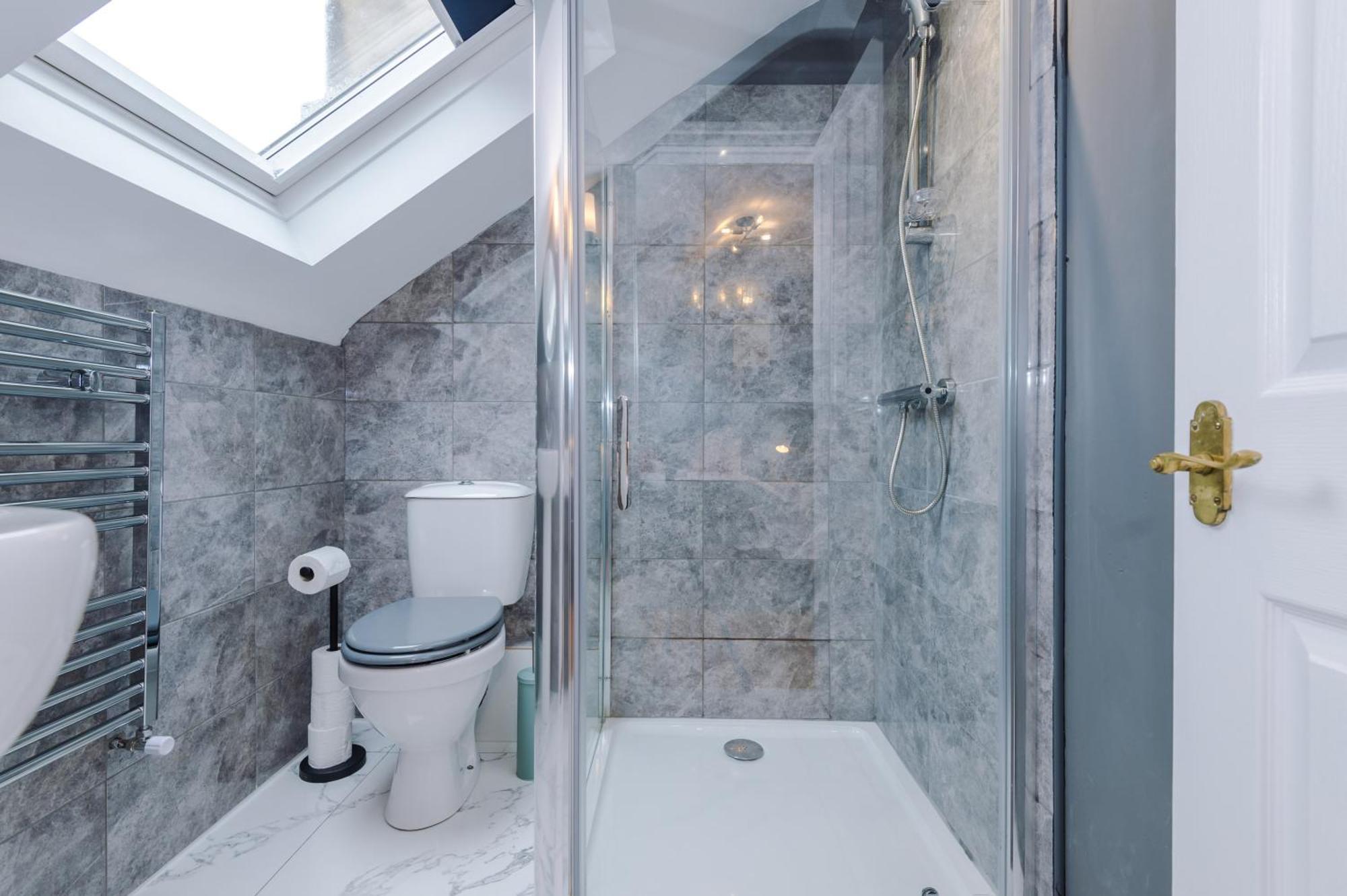 Purestay Bath: Five-bedroom House With Parking