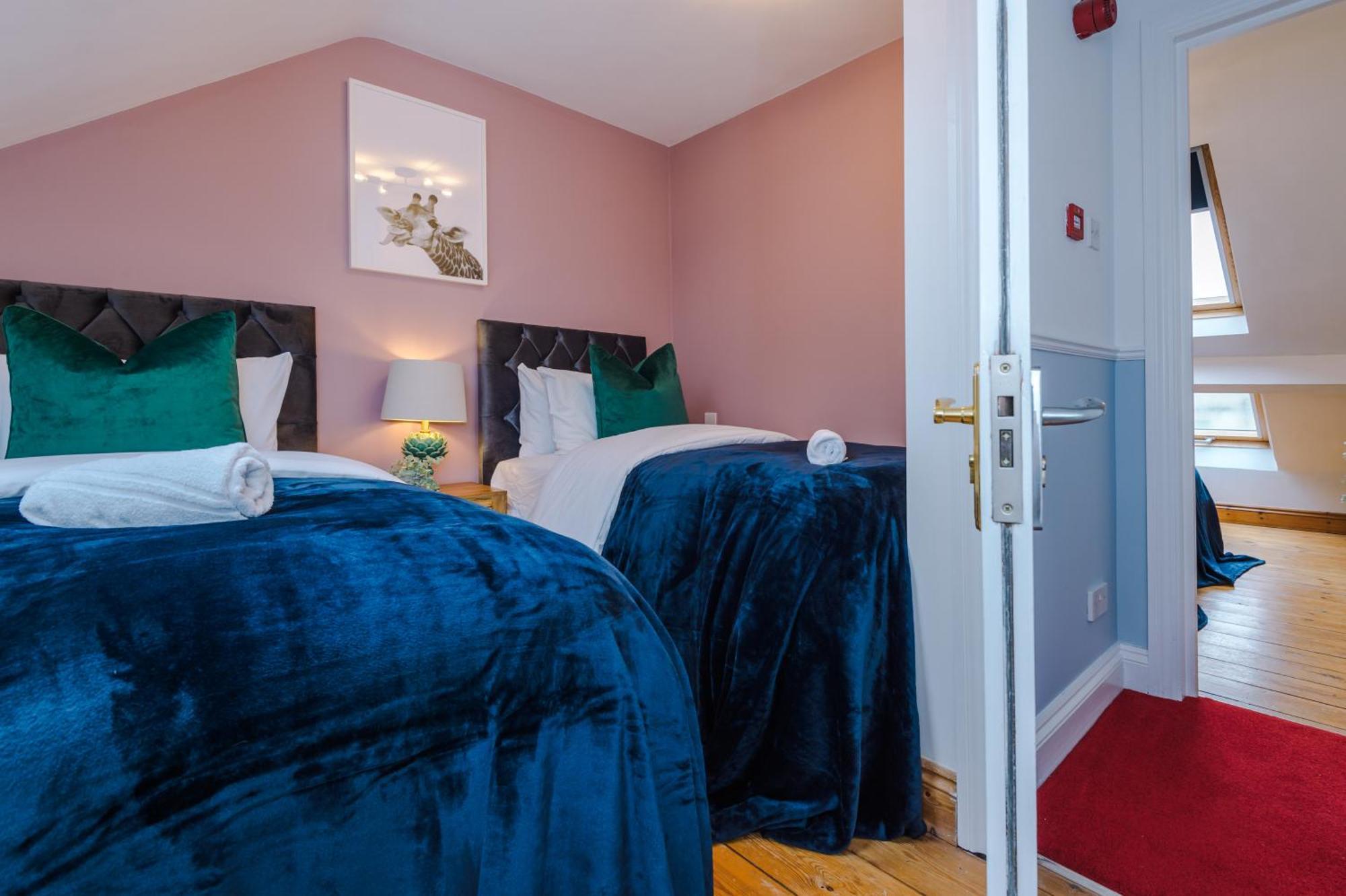 Purestay Bath: Five-bedroom House With Parking