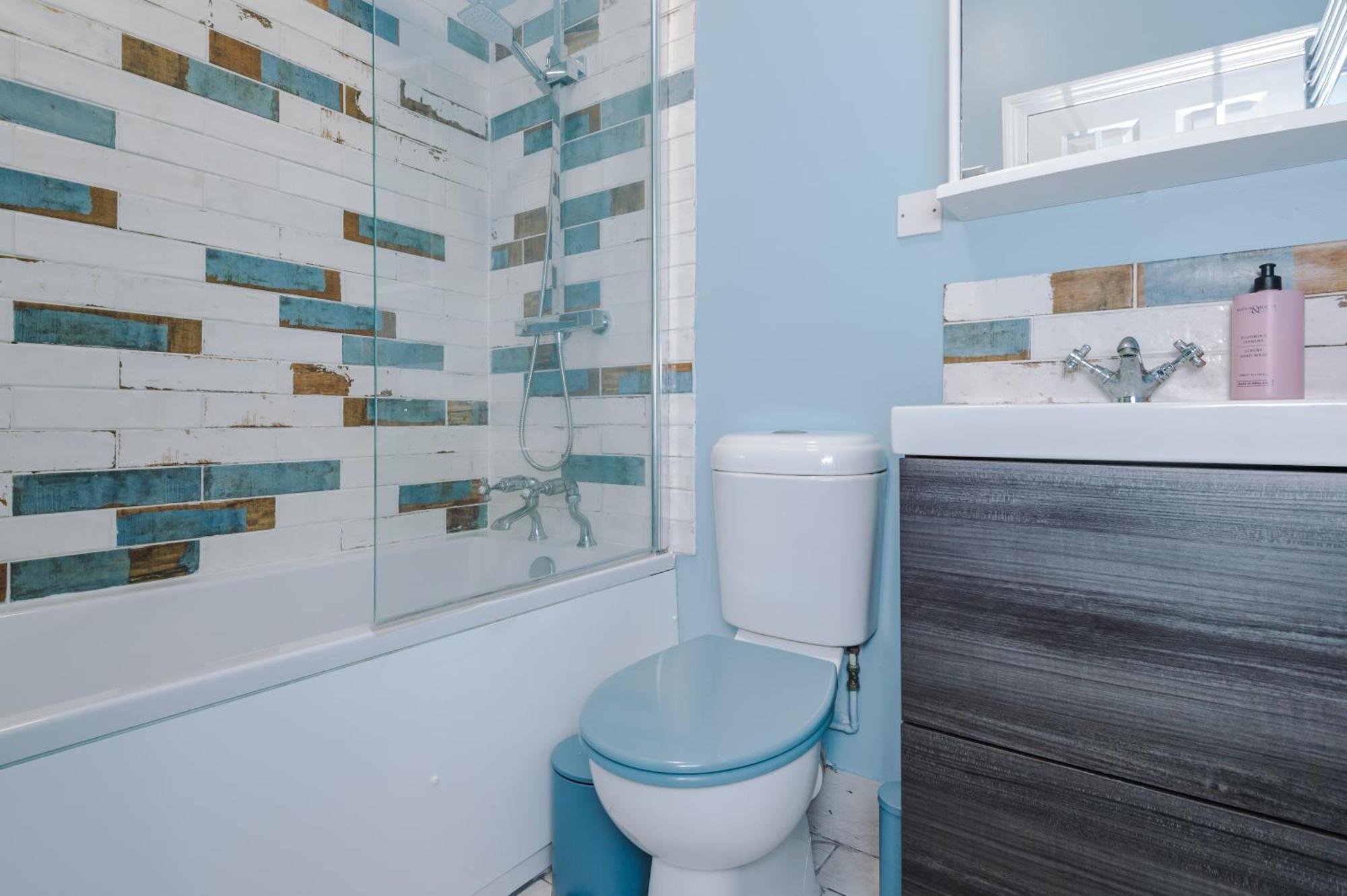 Purestay Bath: Five-bedroom House With Parking Holiday home *