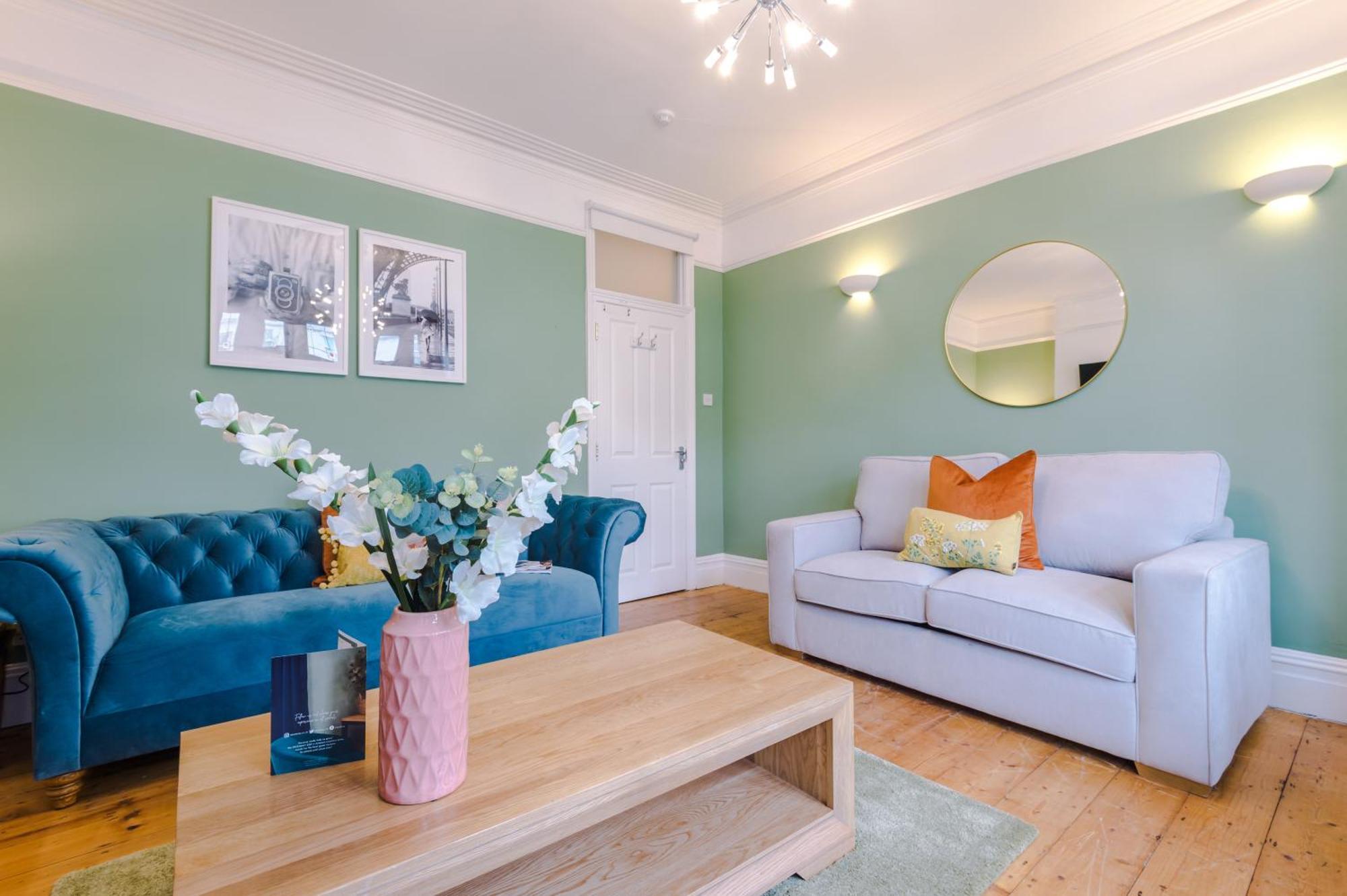 Purestay Bath: Five-bedroom House With Parking Holiday home Bath