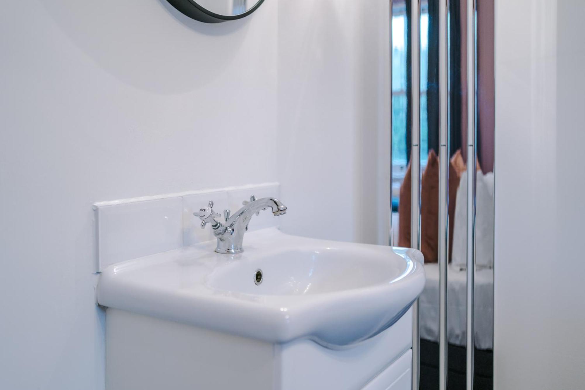 Purestay Bath: Five-bedroom House With Parking
