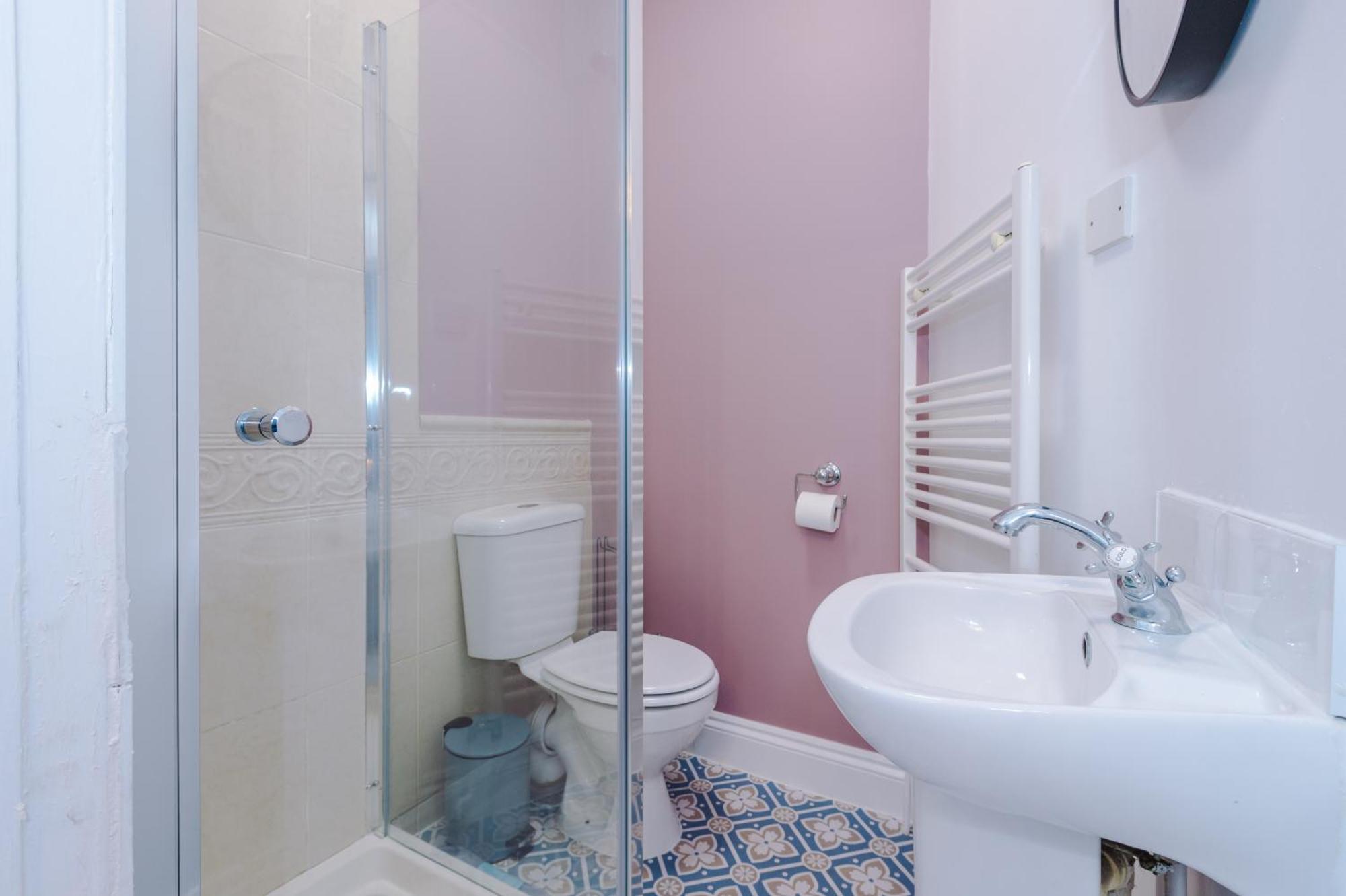 Purestay Bath: Five-bedroom House With Parking Holiday home