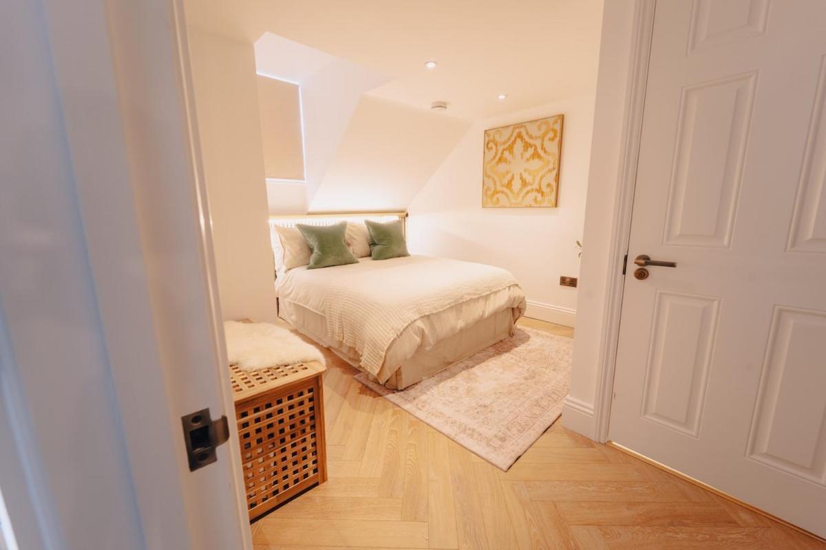 Elegant Hideaway Centre,1 Bed Flat, 3rd Floor Apartment Bath