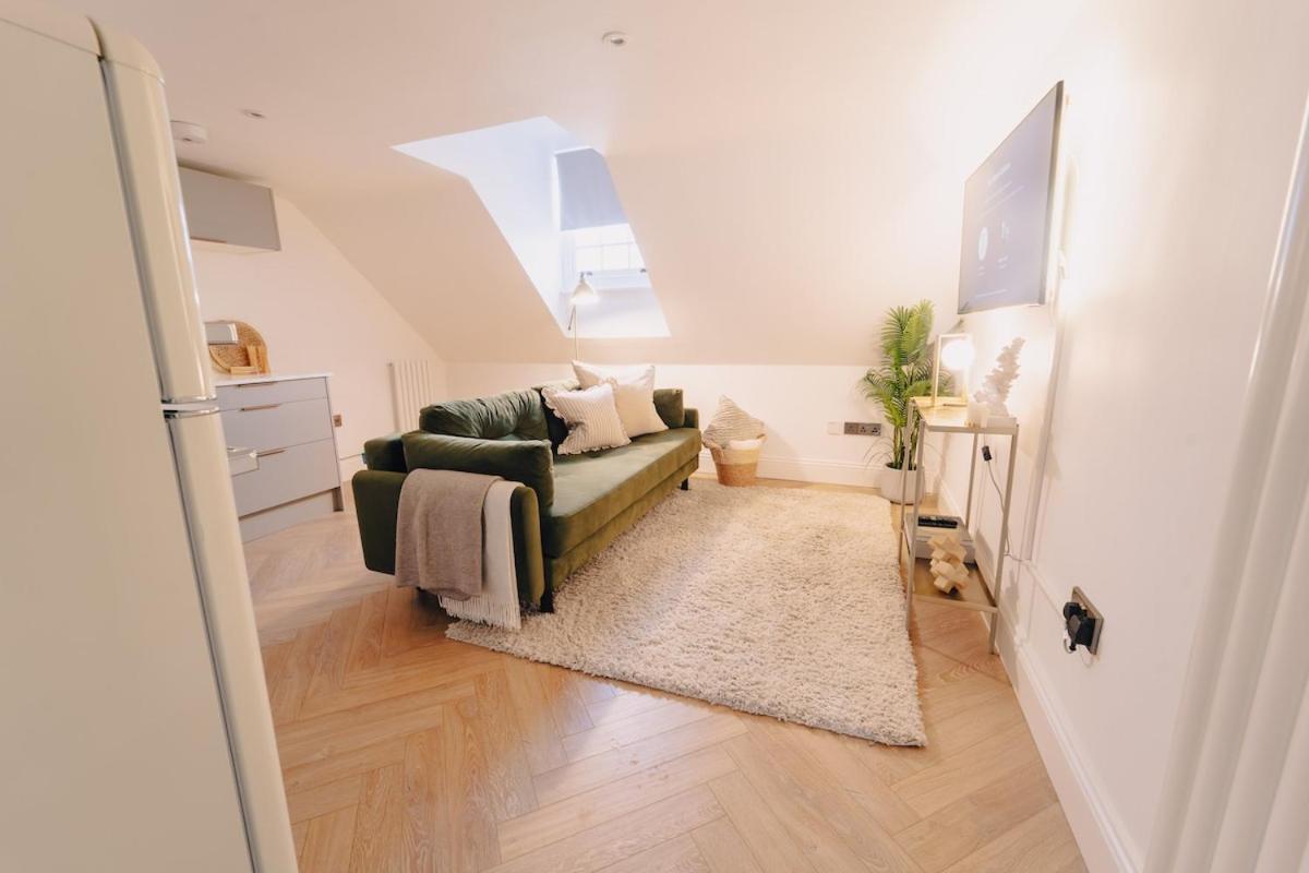 Elegant Hideaway Centre,1 Bed Flat, 3rd Floor Apartment Bath