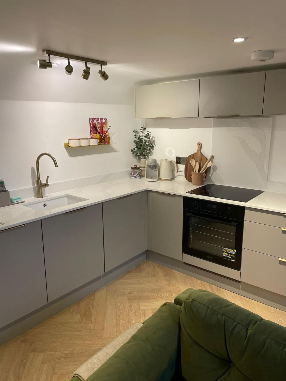 Elegant Hideaway Centre,1 Bed Flat, 3rd Floor *