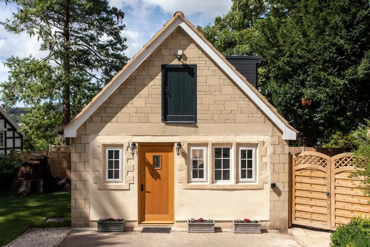 Abbey Rectory - With Private Parking Holiday home *