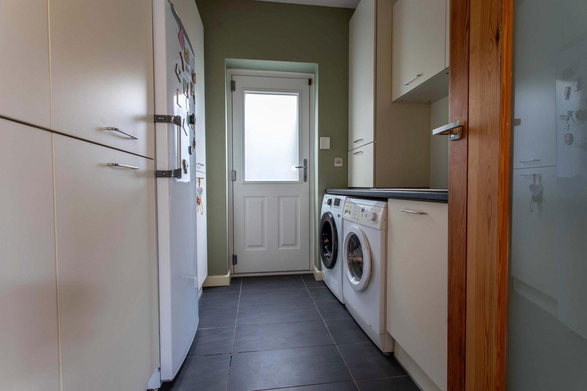 Holiday home Haven With Free Parking Bath