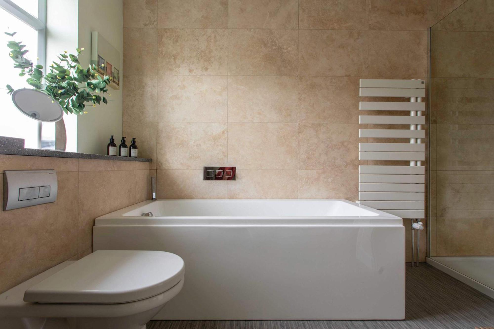 Haven With Free Parking Bath