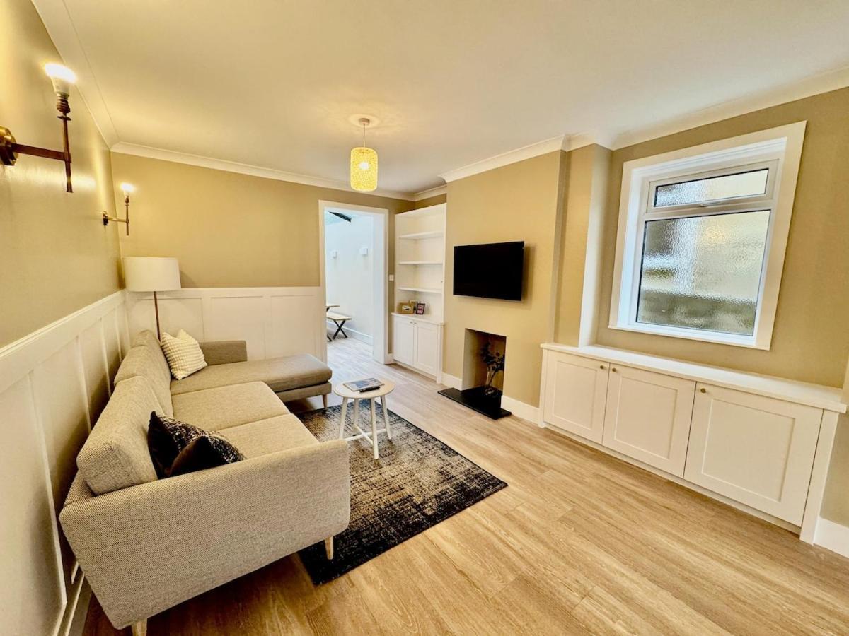 Holiday home Stunning 5 Bed House In Enviable Location *