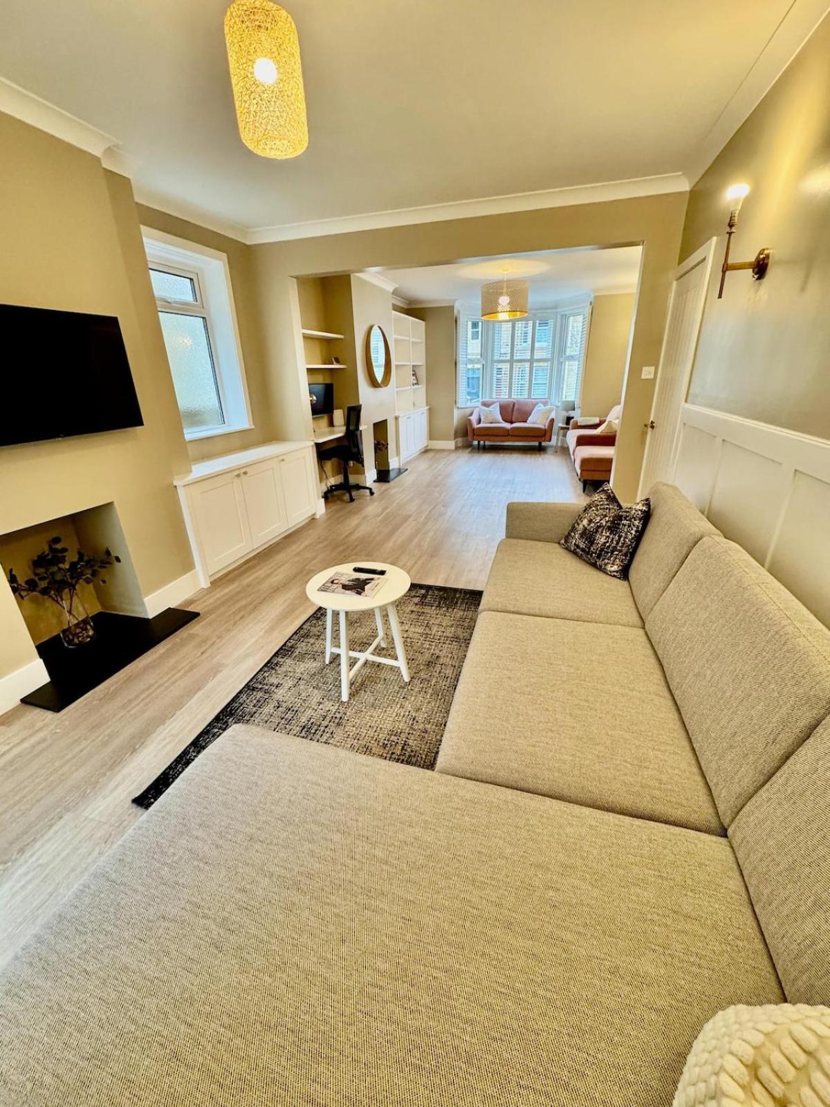 Stunning 5 Bed House In Enviable Location *