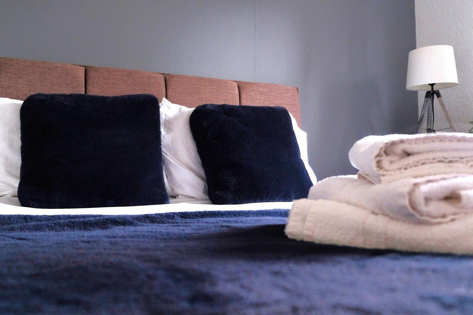 Spacious Georgian 3bedroom Apartment, 5 Mins From Abbey Apartment