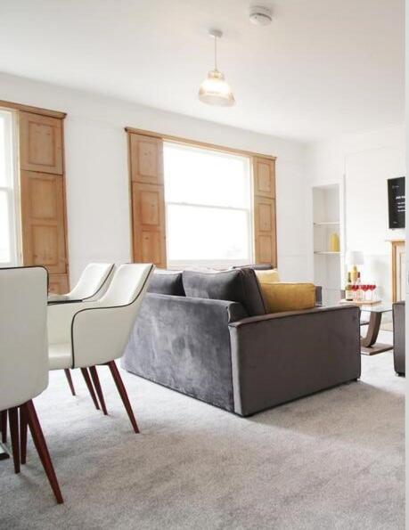 Spacious Georgian 3bedroom Apartment, 5 Mins From Abbey *