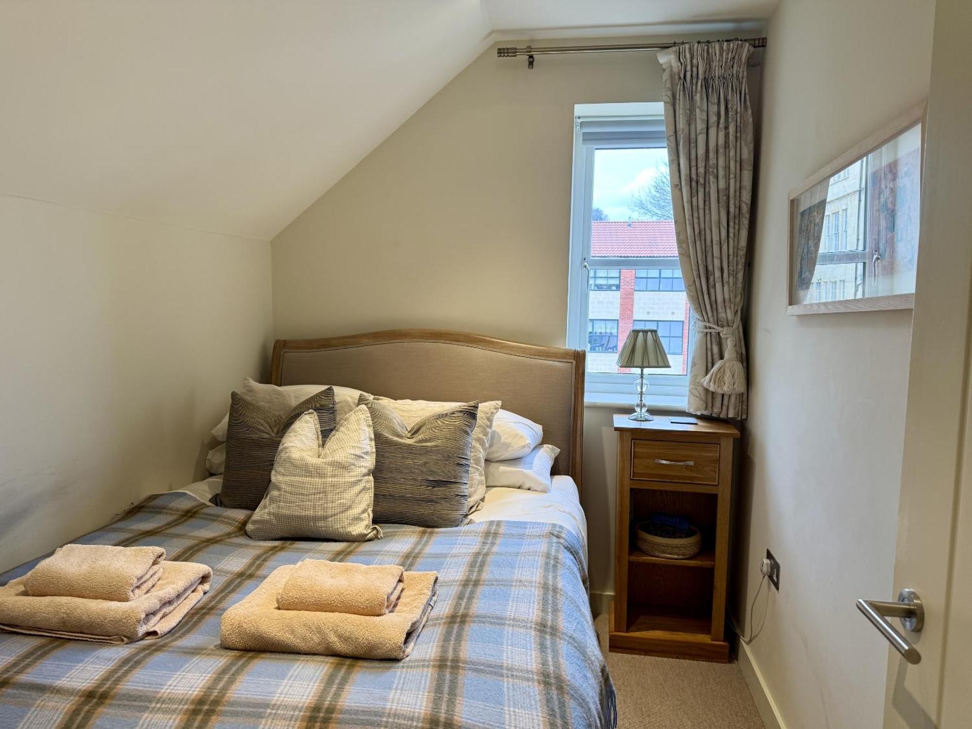 Walcot Yard With Parking, Keys Apartment Bath