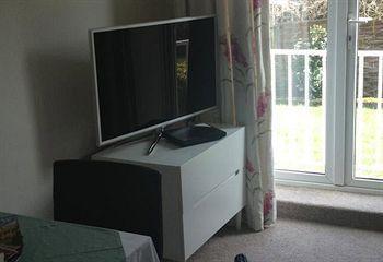 Kensington Court Apartment *