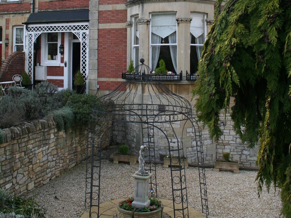 Guest house Cranleigh 4*