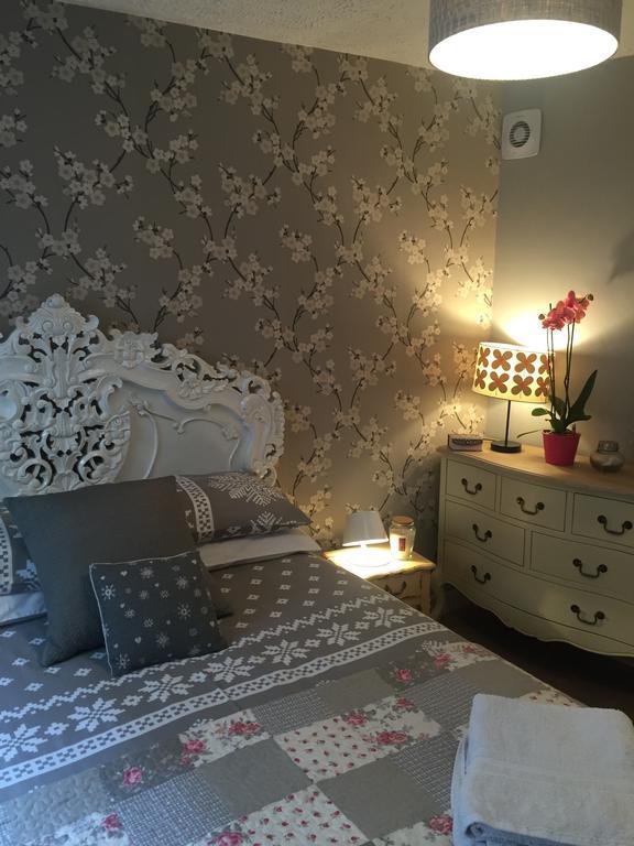 Georgian At Thomas Street Double Bedroom And Two Single Trundle Beds Apartment