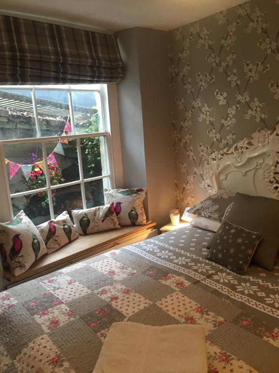 Apartment Georgian At Thomas Street Double Bedroom And Two Single Trundle Beds *