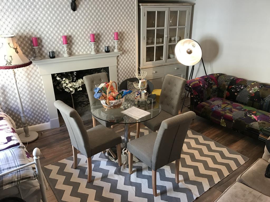 Georgian At Thomas Street Double Bedroom And Two Single Trundle Beds Apartment *