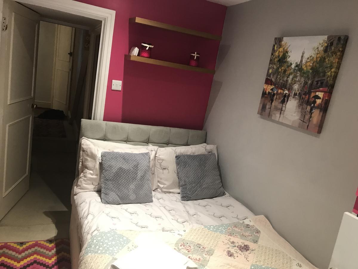 City Centre - Rivers Street, Quiet 2 Bed Ground Floor Georgian Garden Apartment Bed & Breakfast 4*