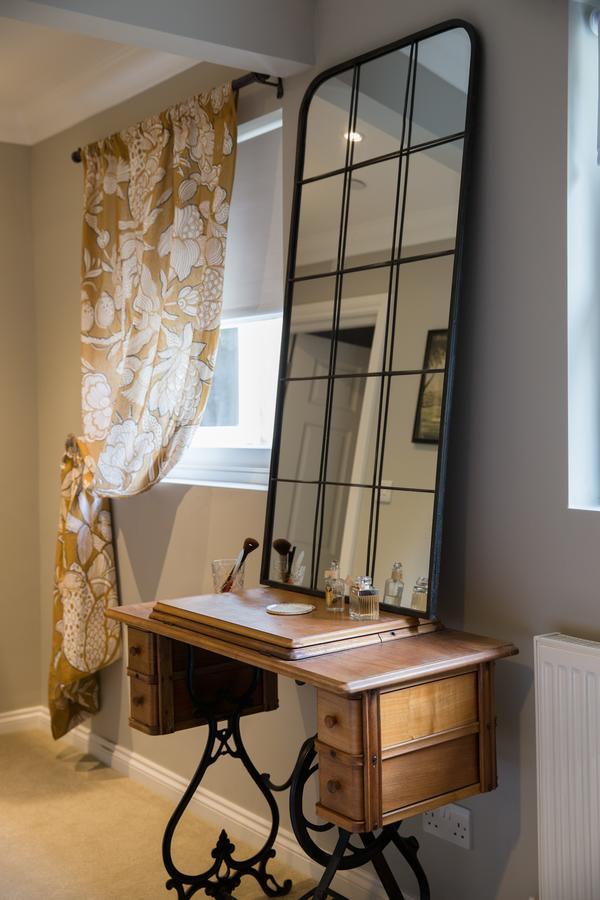 Willoughby Apartment *