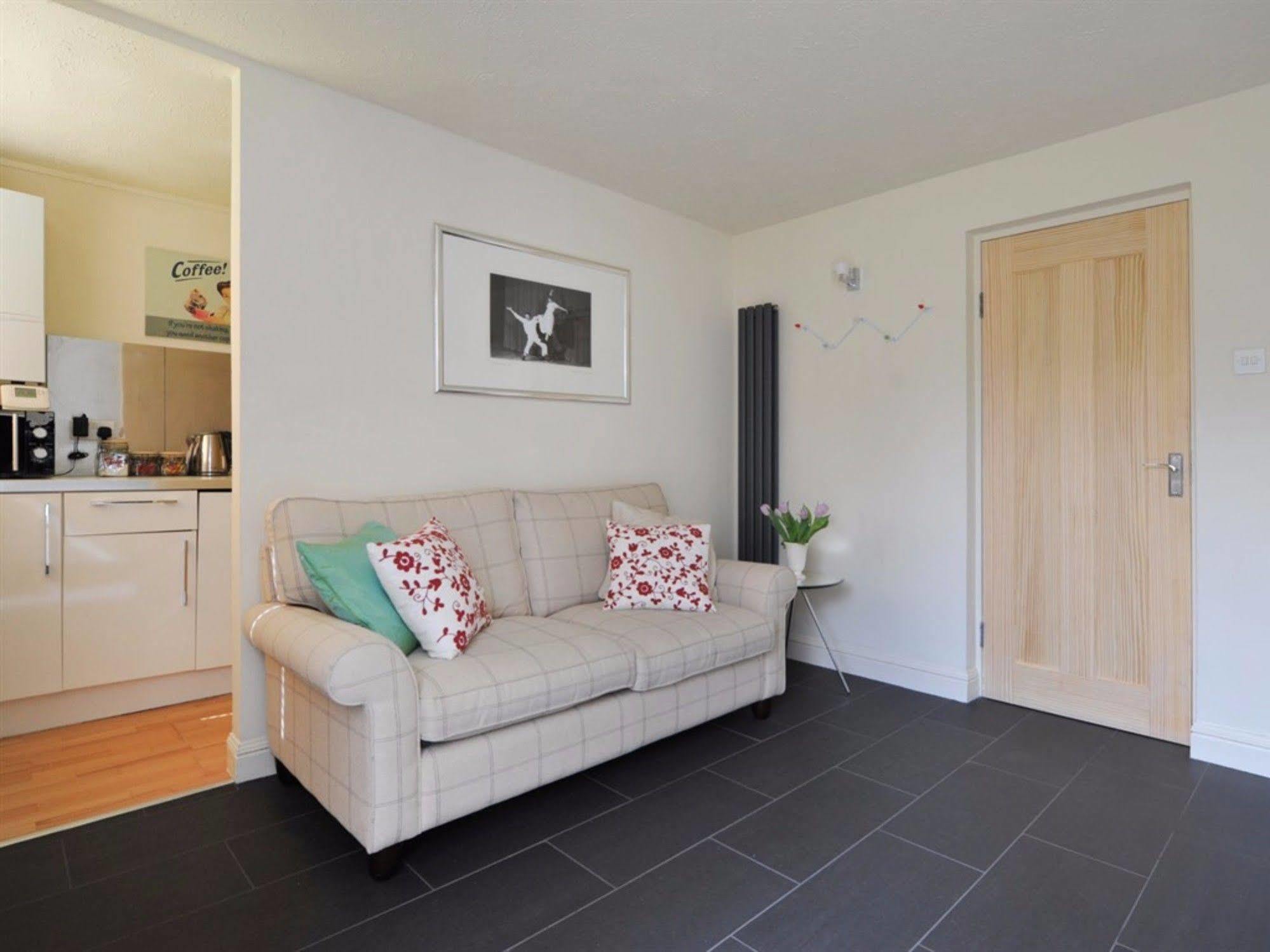 Kensington Court Apartment