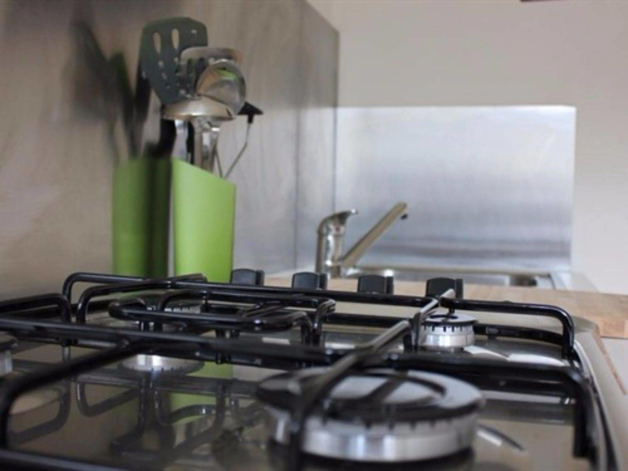 Kensington Court Apartment *