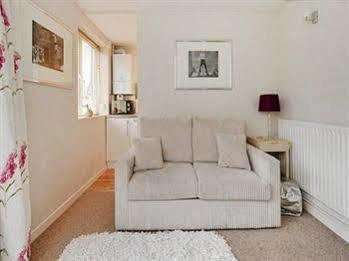 Kensington Court Apartment