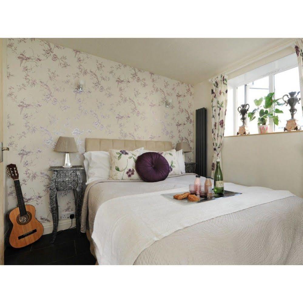 Kensington Court Apartment
