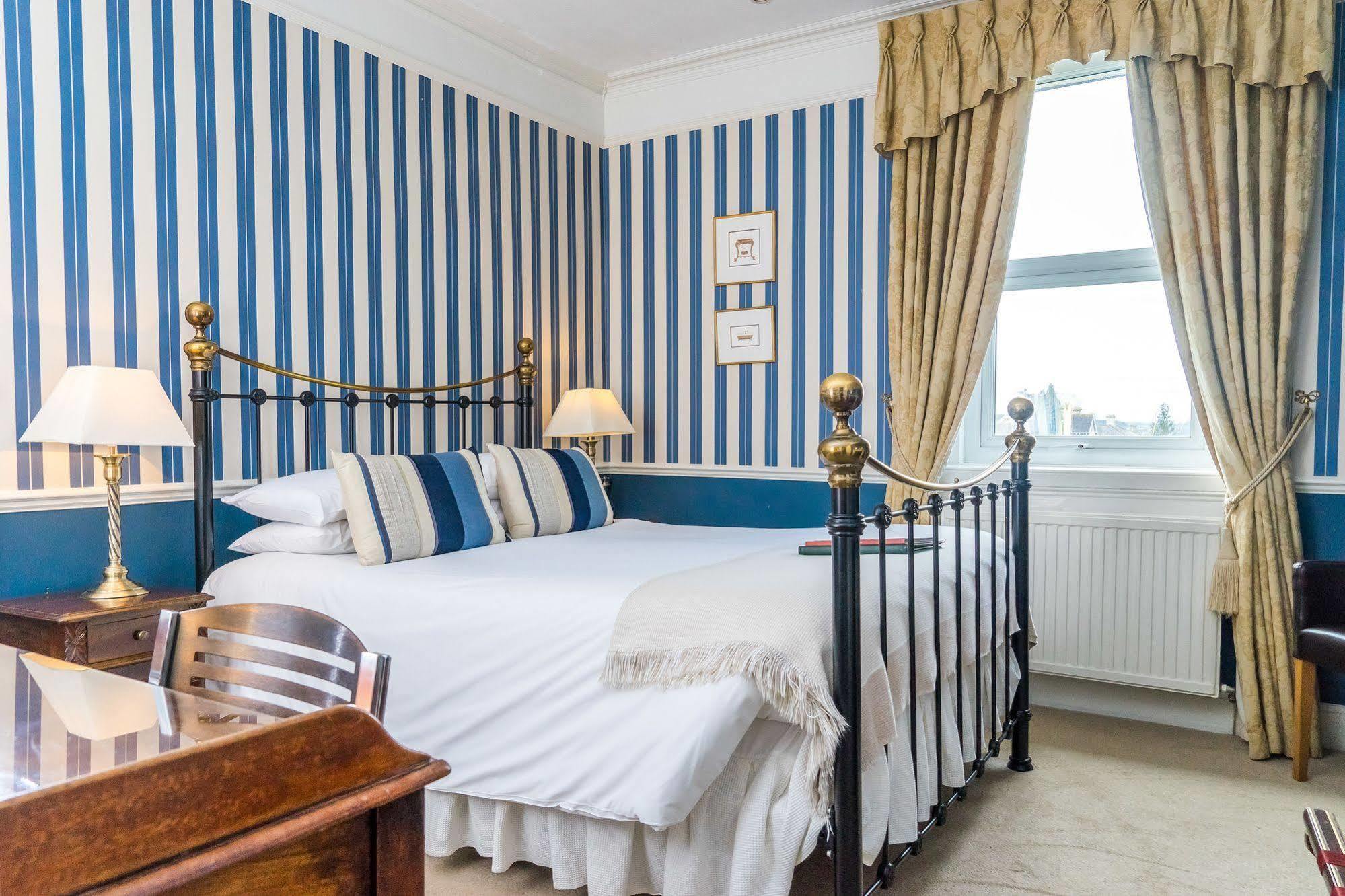Bed & Breakfast Oldfields House Bath