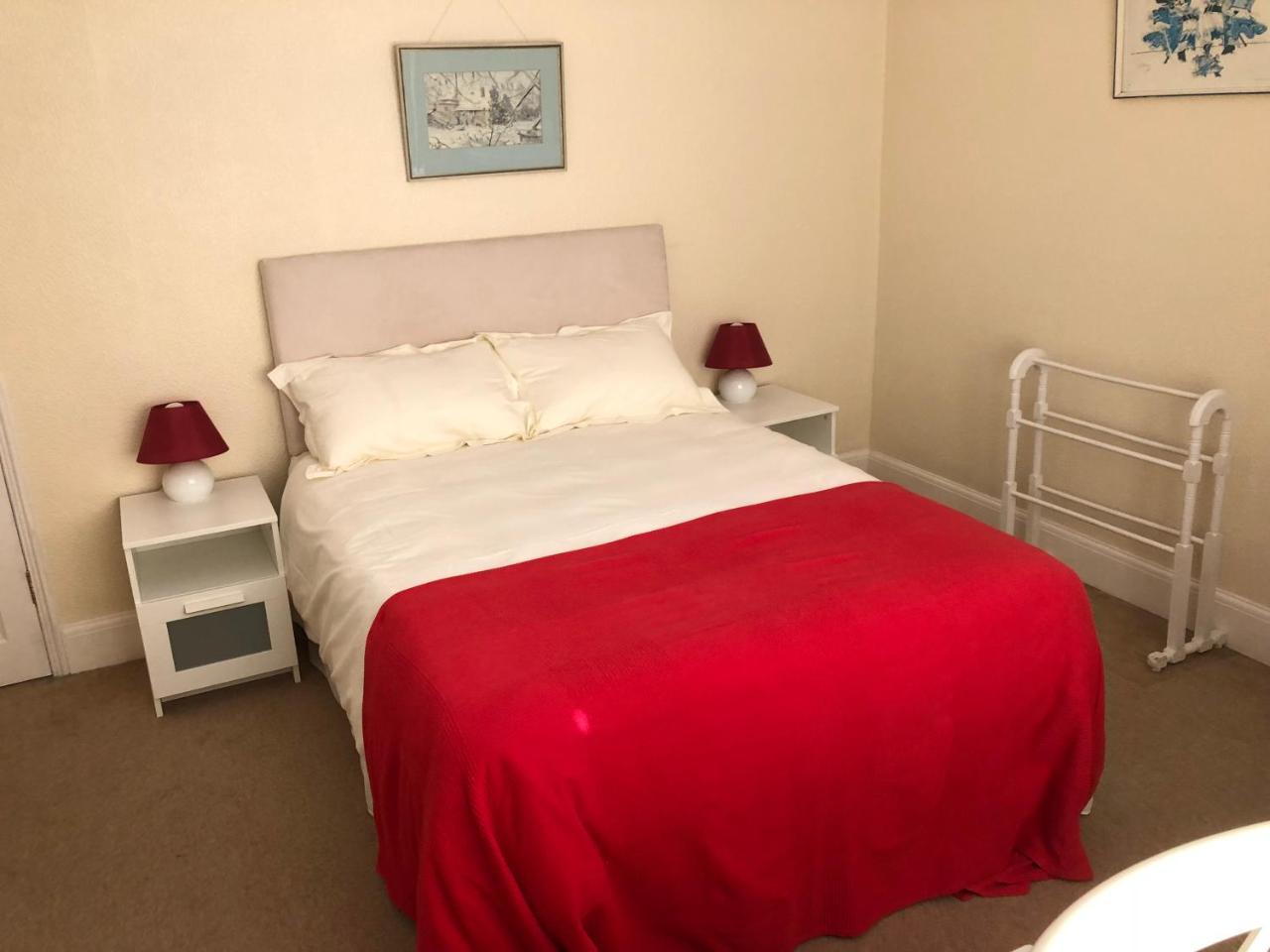 Number 10 Bed & Breakfast Bath