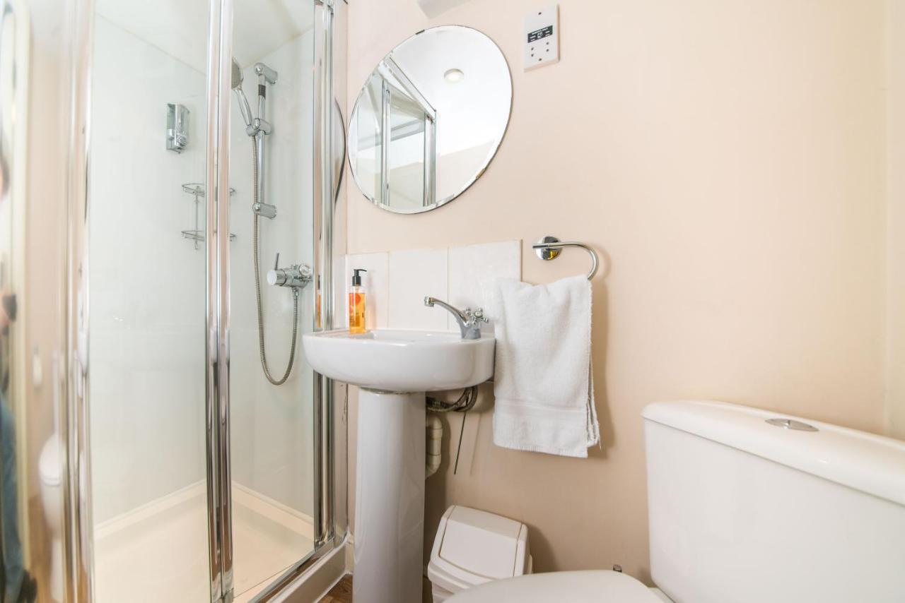 The Henry Bed & Breakfast Bath