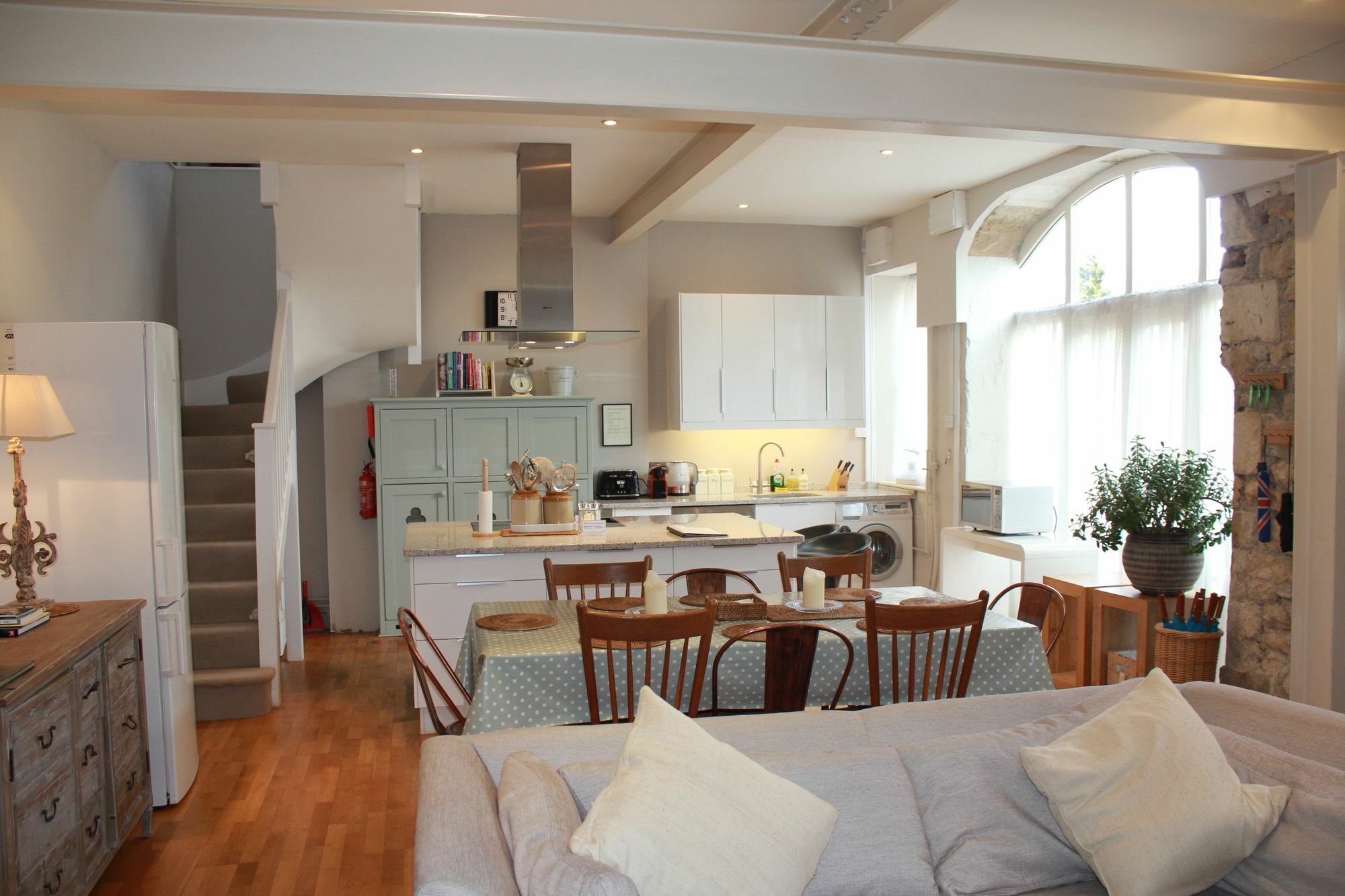 Berkeley Coach House Apartment Bath