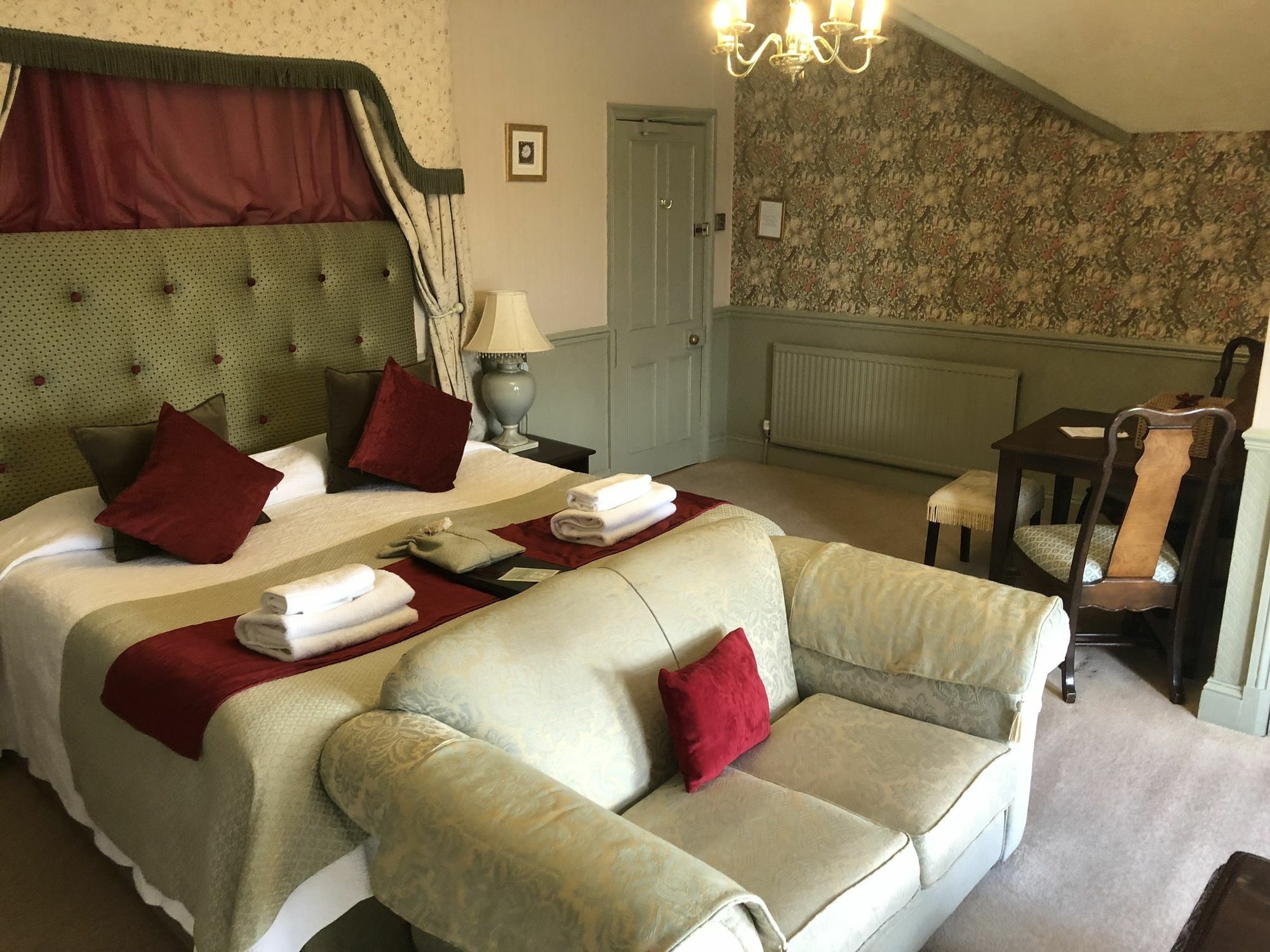 Guest house Cranleigh 4*