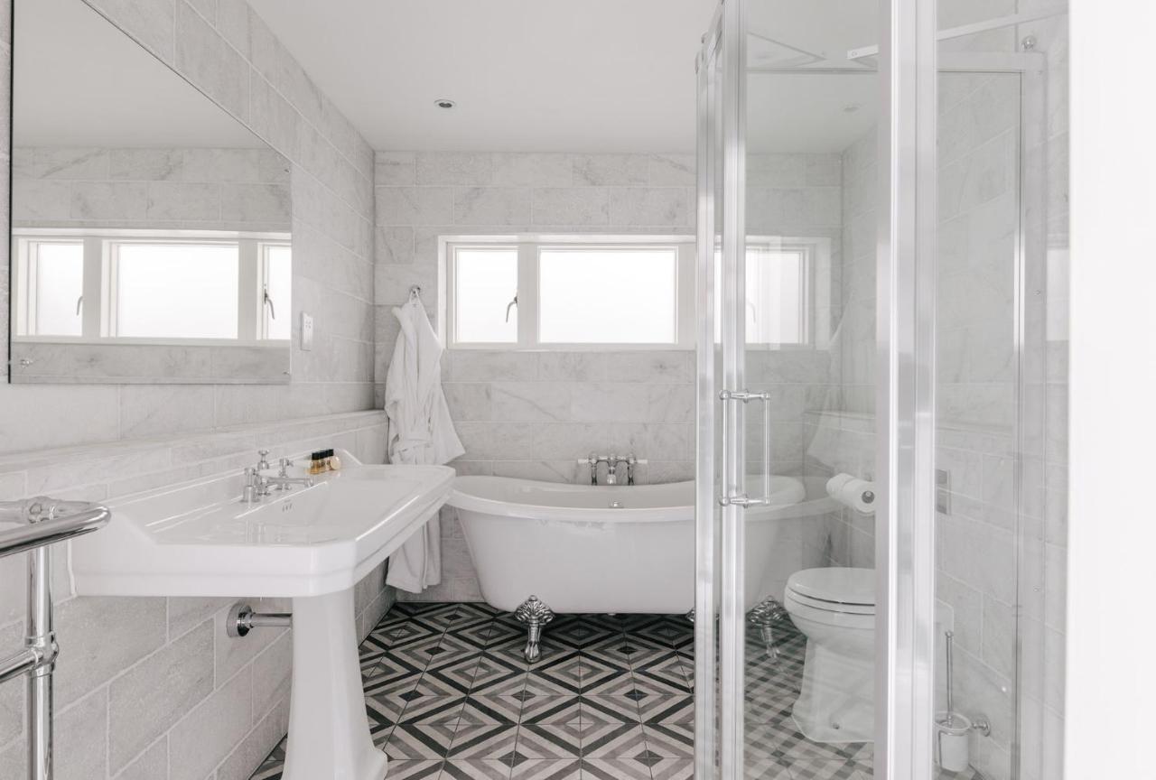 Tyndall Boutique Bath