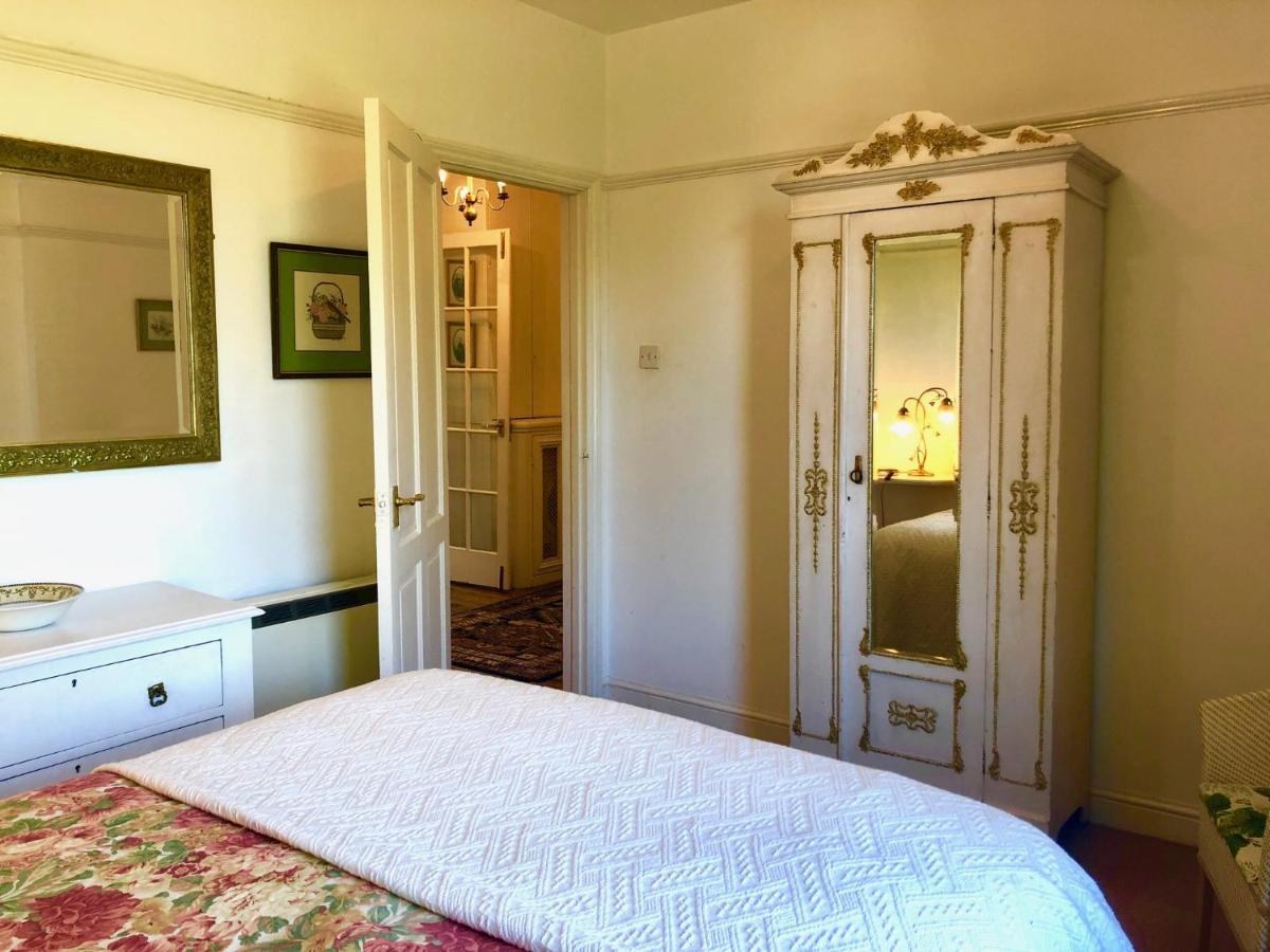 Lauras Townhouse Dressmakers Salon * Bath