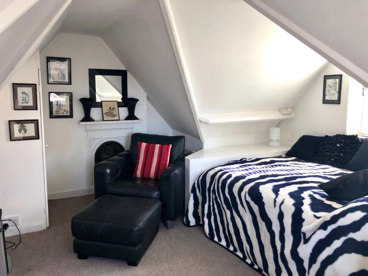 Apartment Lauras Townhouse Skylight Loft Bath