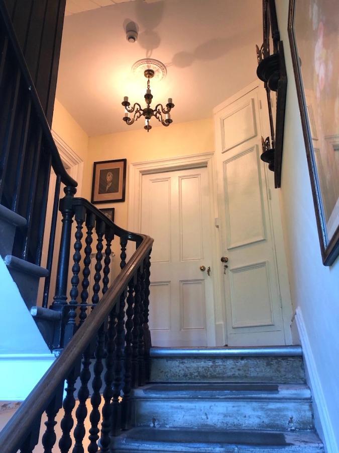 Apartment Lauras Townhouse Dressmakers Salon Bath