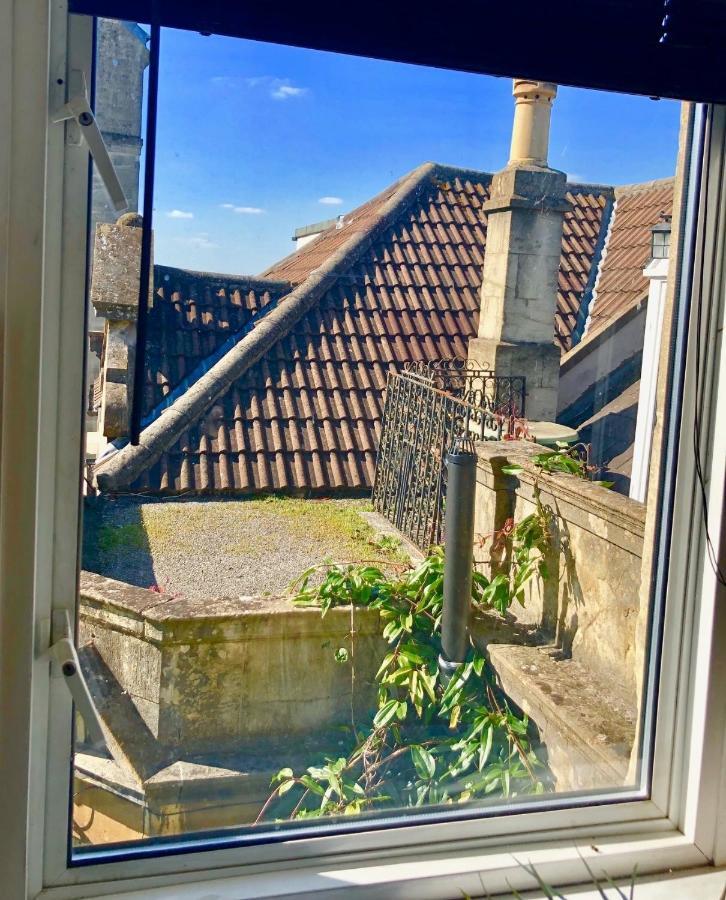 Lauras Townhouse Skylight Loft * Bath