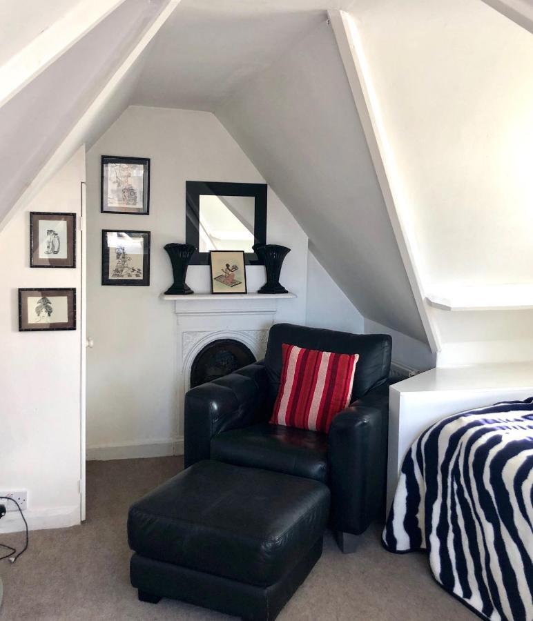 Lauras Townhouse Skylight Loft Bath
