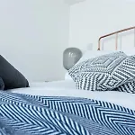 Spectacular 3 Bed Riverside Modern Central Bath Home